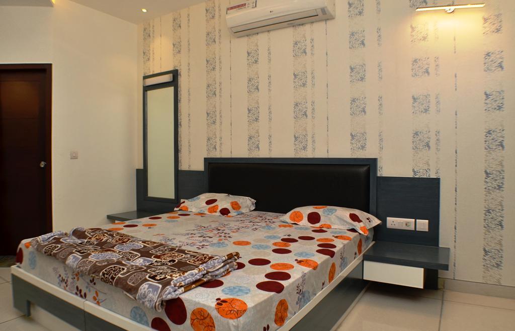 Luxury Inn New Delhi Bagian luar foto